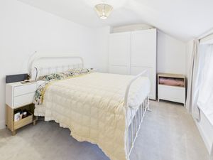 Bedroom- click for photo gallery